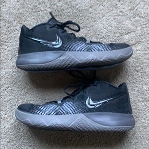 Nike Men’s Kyrie Flytrap Basketball Shoes